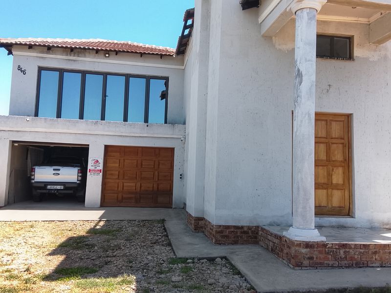 Spacious 4-Bedroom Home with Security Features and Solar Power – Renovation Opportunity - Photo 2