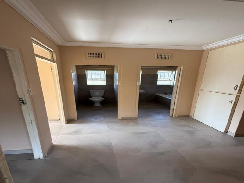 WELL-SECURED FAMILY HOME WITH GARAGE AND EXTRA ACCOMODATION - Photo 7