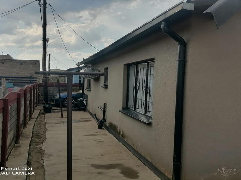 For Sale: Neat 2-Bedroom Home in a Convenient Location - Photo 4