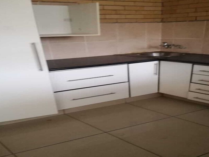 Apartment For Sale In Vereeniging - Photo 2