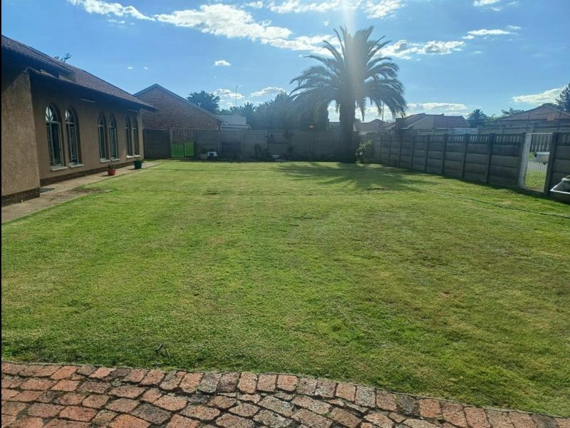 High-Potential Investment Property on 1,995 sqm Erf – Bedworth Park, Vereeniging - Photo 1