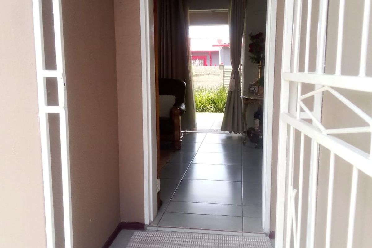 Beautiful 3-Bedroom Home for Sale in SE 1, Vanderbijlpark - Photo 2