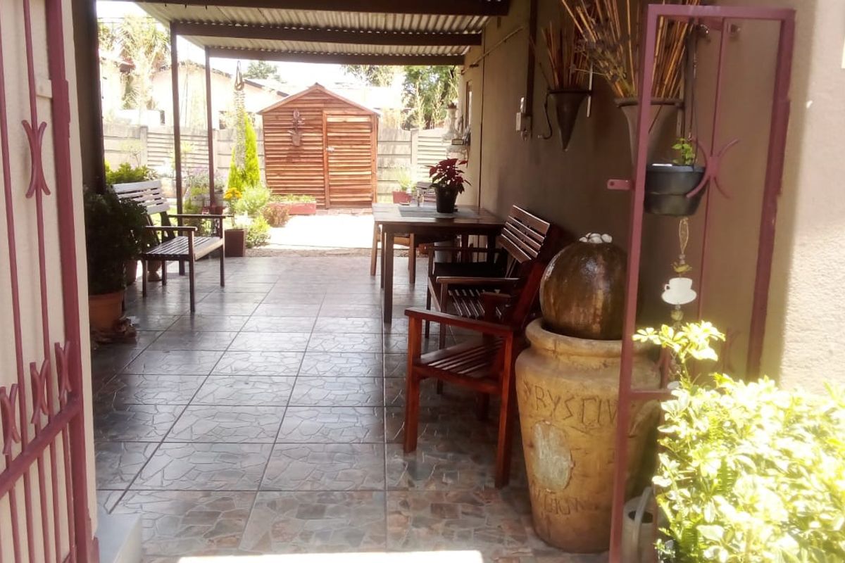 Beautiful 3-Bedroom Home for Sale in SE 1, Vanderbijlpark - Photo 3