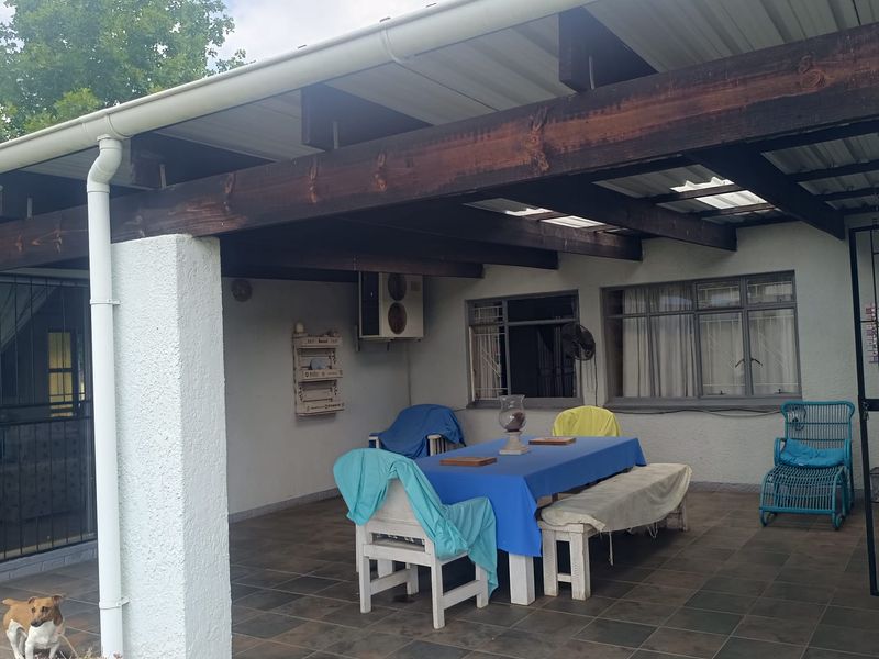 JUST LISTED | Spacious Family Home with Solar Features - Photo 1