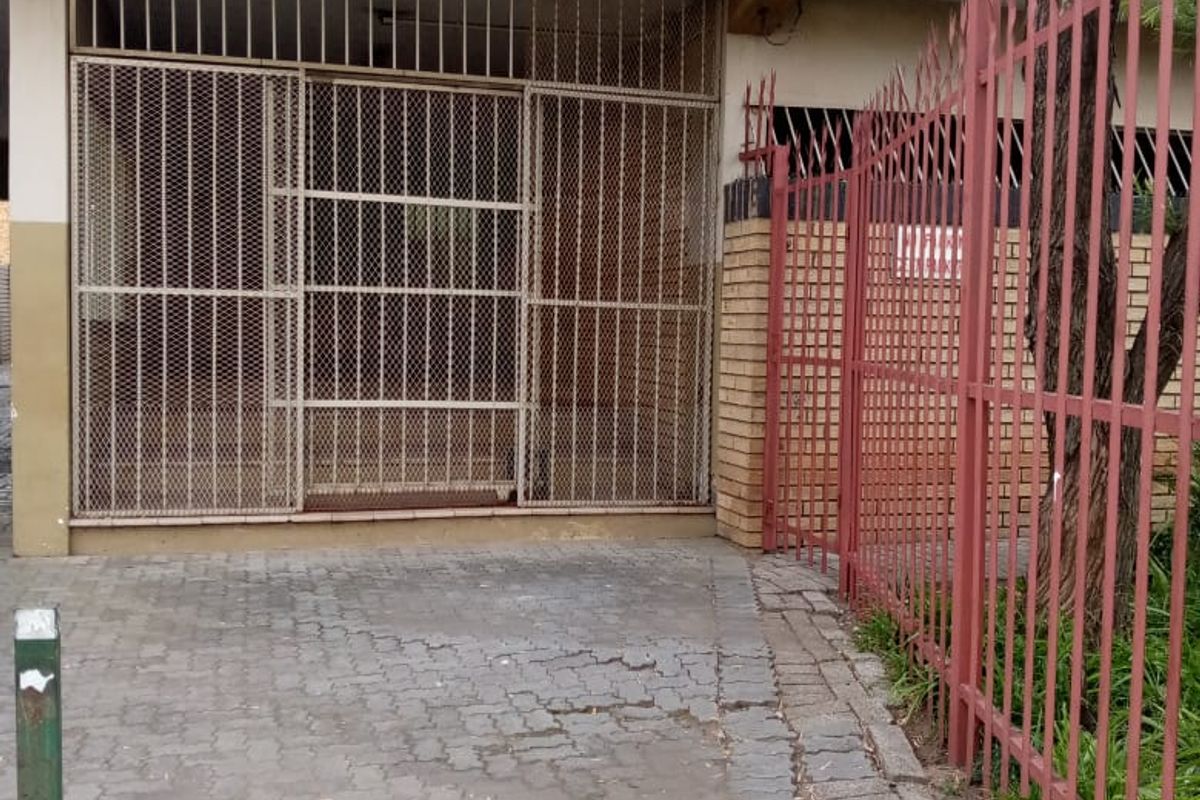 Flat For Sale In Vereeniging - Photo 3