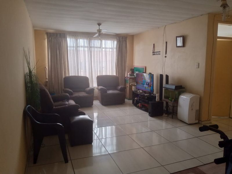 Flat For Sale In Vereeniging - Photo 10