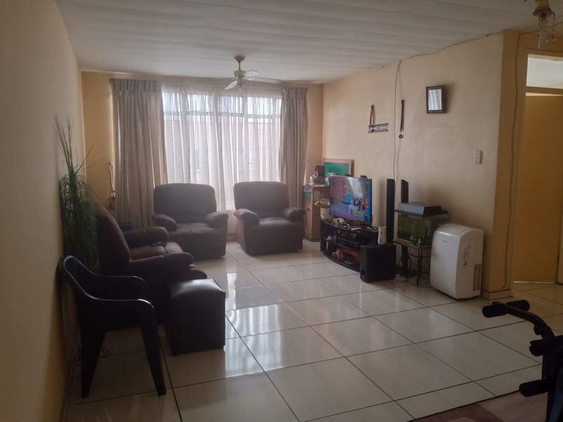 Flat For Sale In Vereeniging - Photo 9