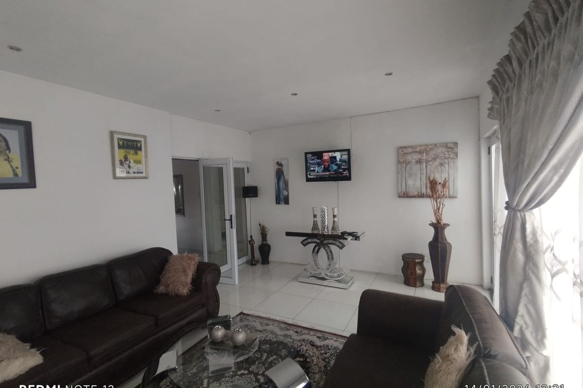 Elegant double storey home in Riverspray, ready to move in - Photo 5