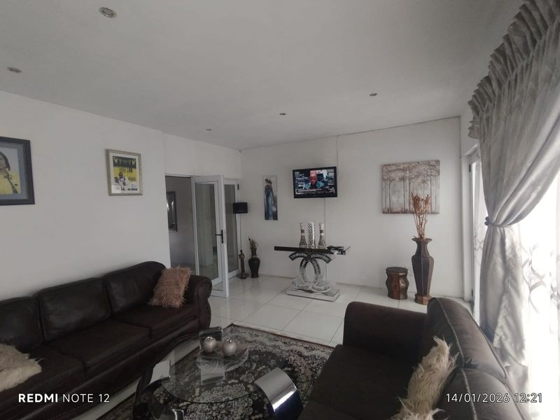 Elegant double storey home in Riverspray, ready to move in - Photo 5