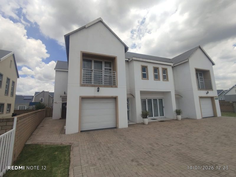 Elegant double storey home in Riverspray, ready to move in - Photo 1