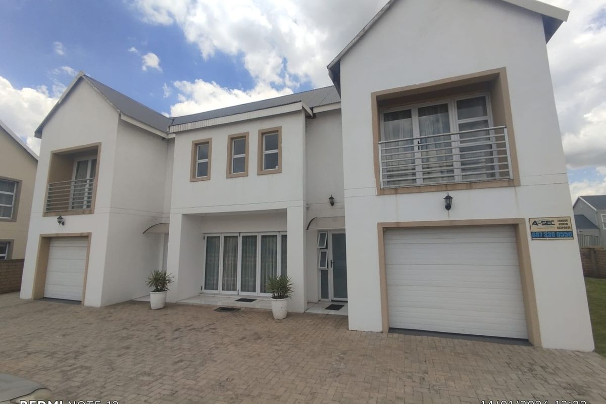 Elegant double storey home in Riverspray, ready to move in - Photo 4