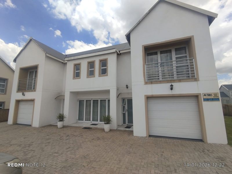 Elegant double storey home in Riverspray, ready to move in - Photo 4