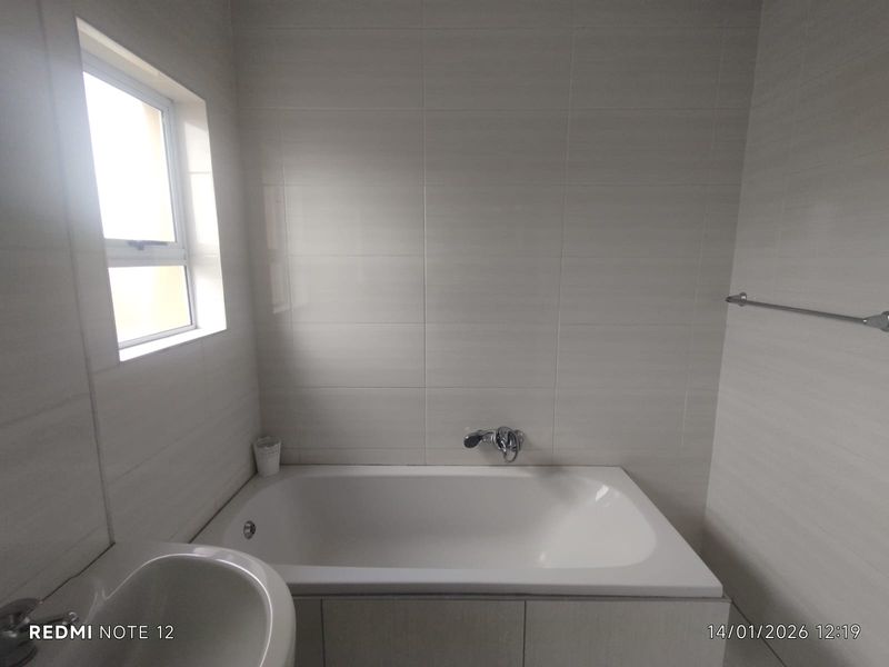 Elegant double storey home in Riverspray, ready to move in - Photo 10