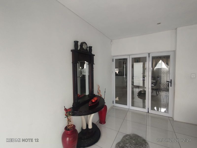 Elegant double storey home in Riverspray, ready to move in - Photo 9