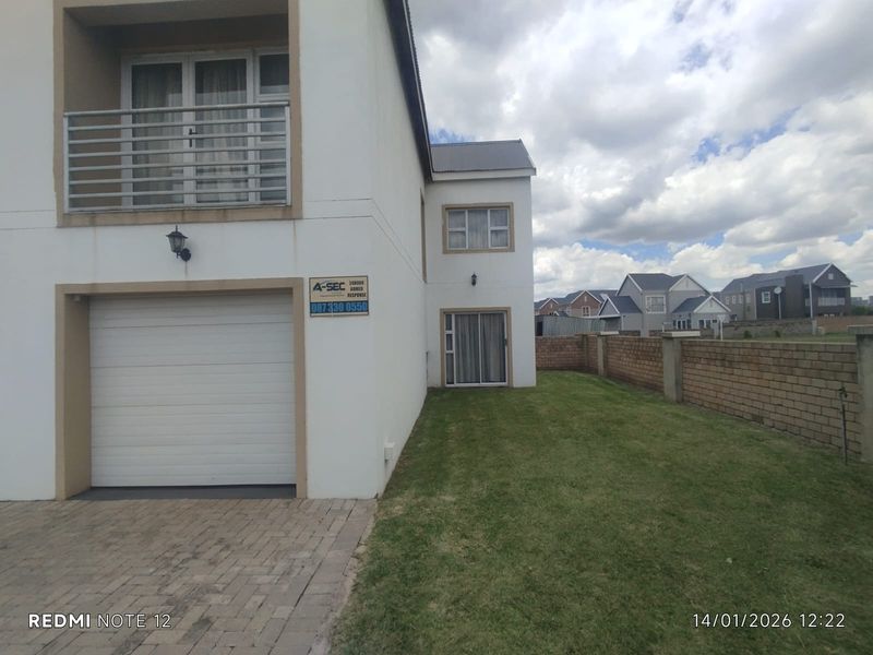 Elegant double storey home in Riverspray, ready to move in - Photo 2