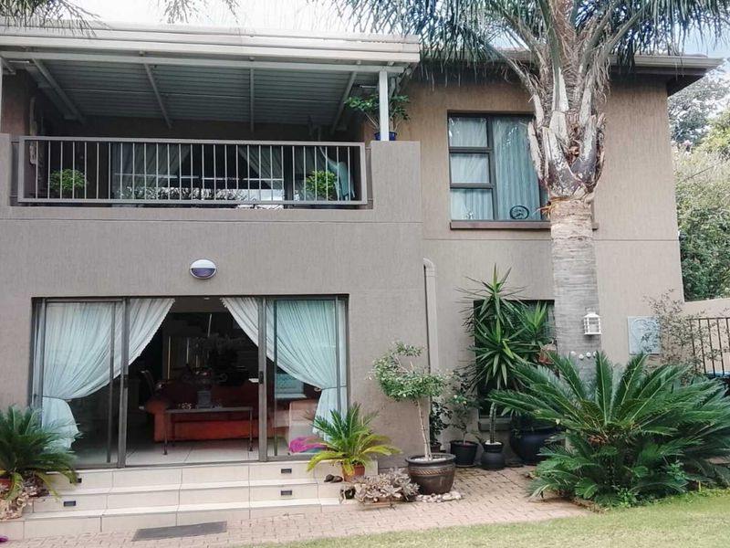 Beautiful 4-Bedroom Home in Secure Estate – Newly Renovated - Photo 1