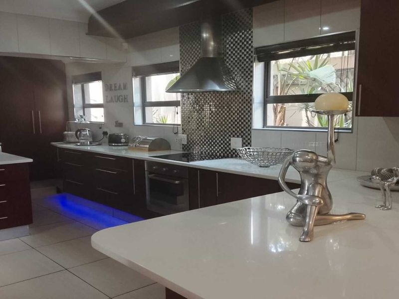 Beautiful 4-Bedroom Home in Secure Estate – Newly Renovated - Photo 10