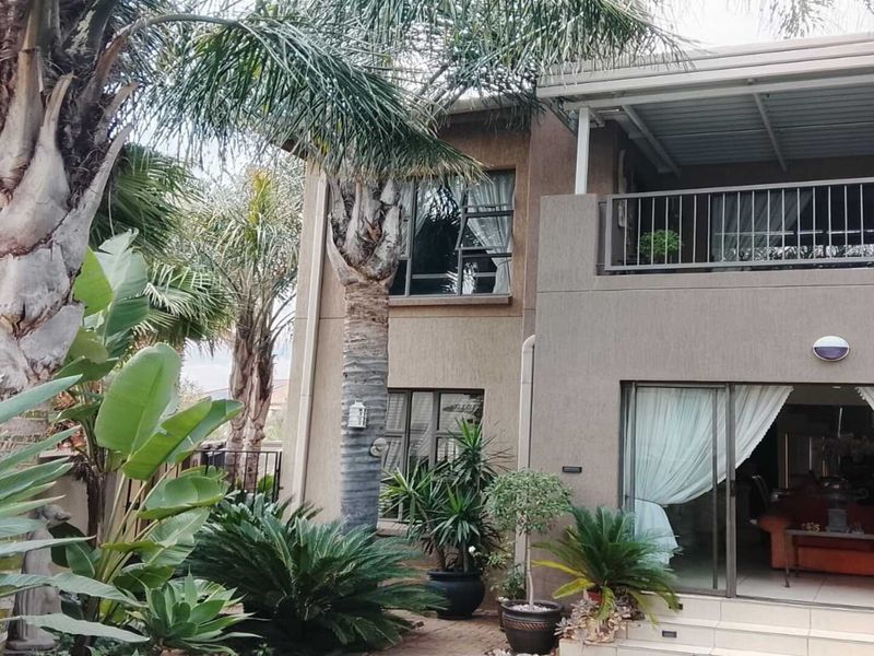 Beautiful 4-Bedroom Home in Secure Estate – Newly Renovated - Photo 2
