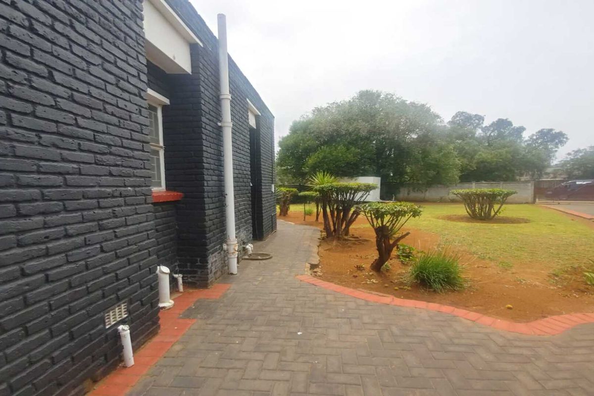 Secure, Spacious Living in Sonlandpark – Ideal Family Home - Photo 2
