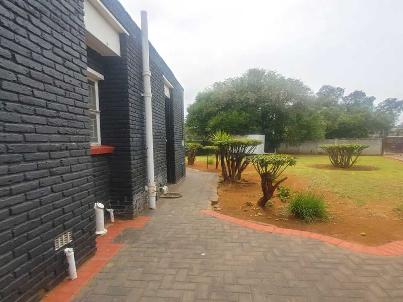 Secure, Spacious Living in Sonlandpark – Ideal Family Home - Photo 2