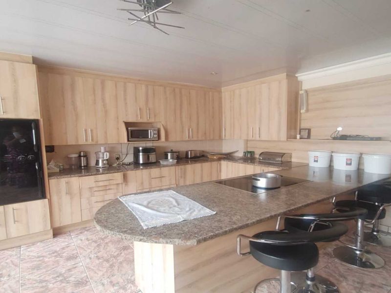 Secure, Spacious Living in Sonlandpark – Ideal Family Home - Photo 6