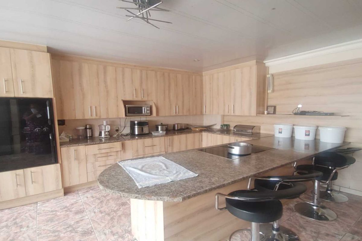 Secure, Spacious Living in Sonlandpark – Ideal Family Home - Photo 5