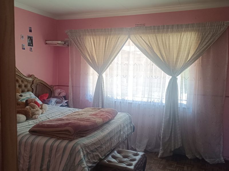 Spacious family home for sale - Photo 4