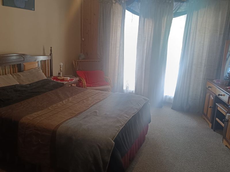 Spacious family home for sale - Photo 3