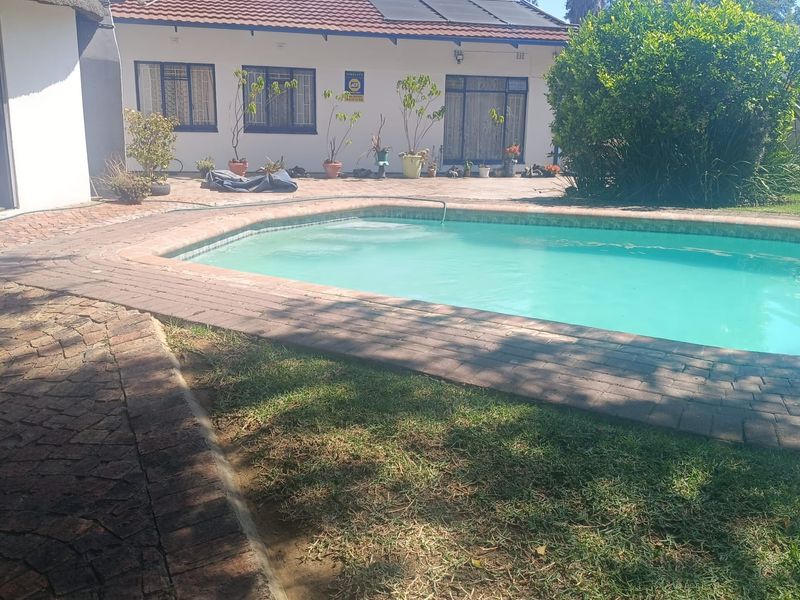 Spacious family home for sale - Photo 1