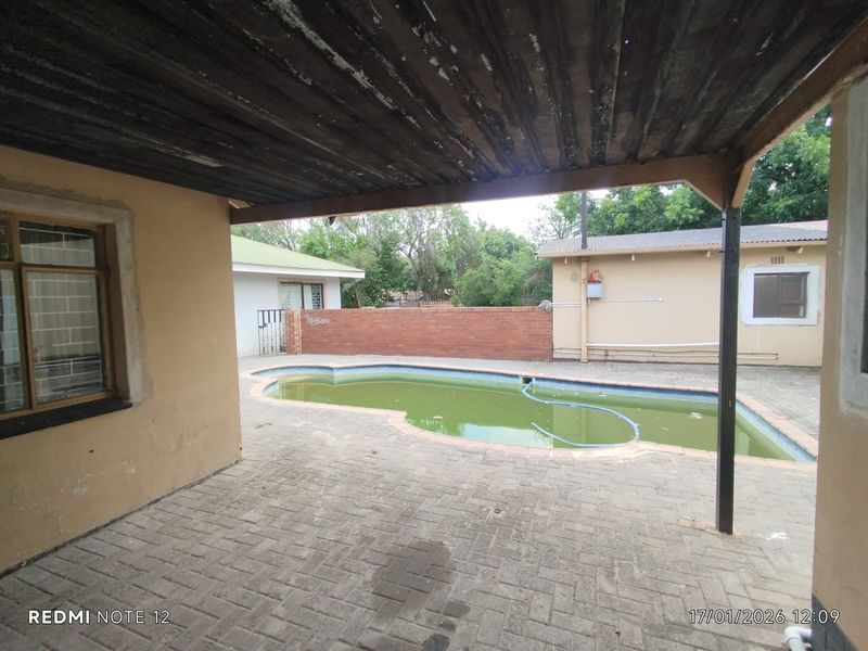 9-Bedroom Cluster Investment Property for Sale - Photo 5