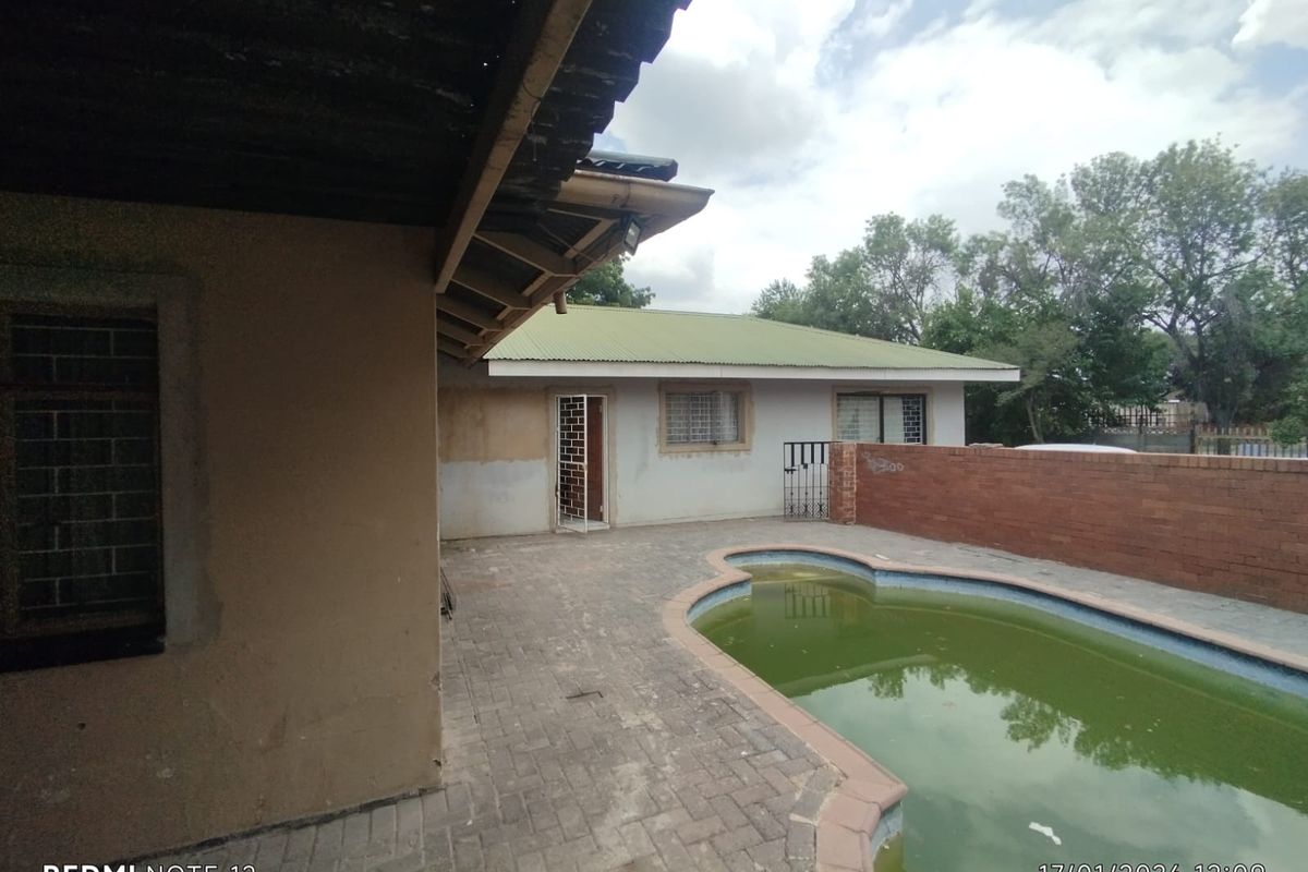 9-Bedroom Cluster Investment Property for Sale - Photo 3