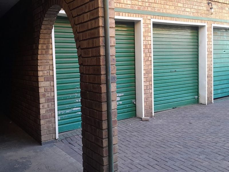Neat Two-Bedroom Unit in Secure Greluc Place – Vereeniging CBD - Photo 2