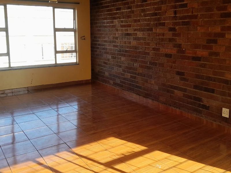 Neat Two-Bedroom Unit in Secure Greluc Place – Vereeniging CBD - Photo 8