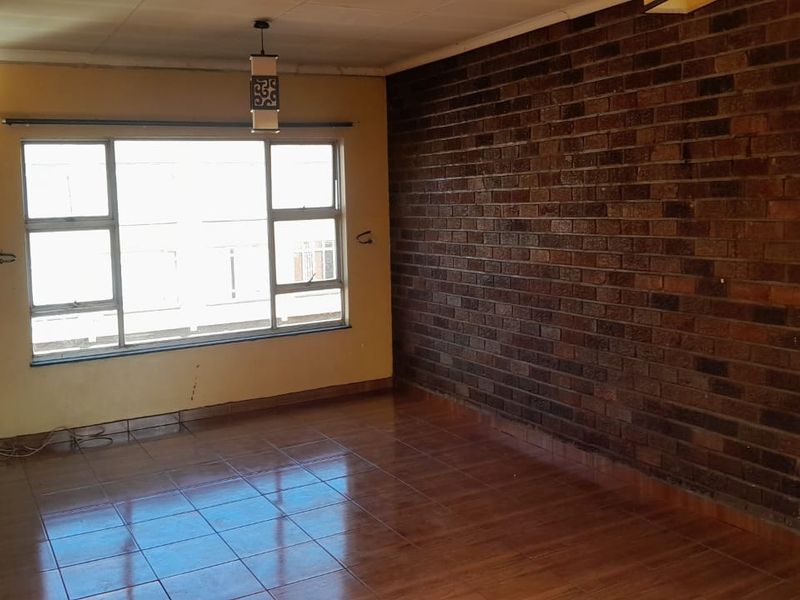 Neat Two-Bedroom Unit in Secure Greluc Place – Vereeniging CBD - Photo 7
