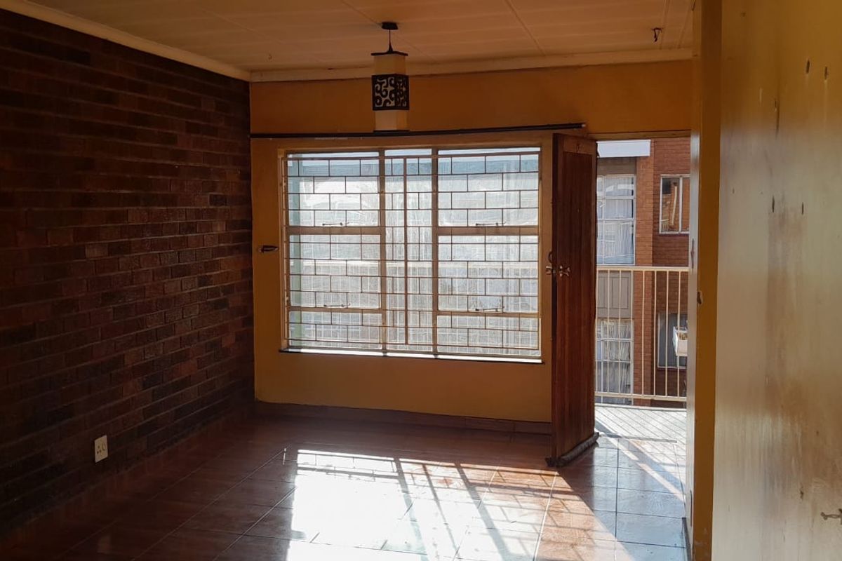 Neat Two-Bedroom Unit in Secure Greluc Place – Vereeniging CBD - Photo 5