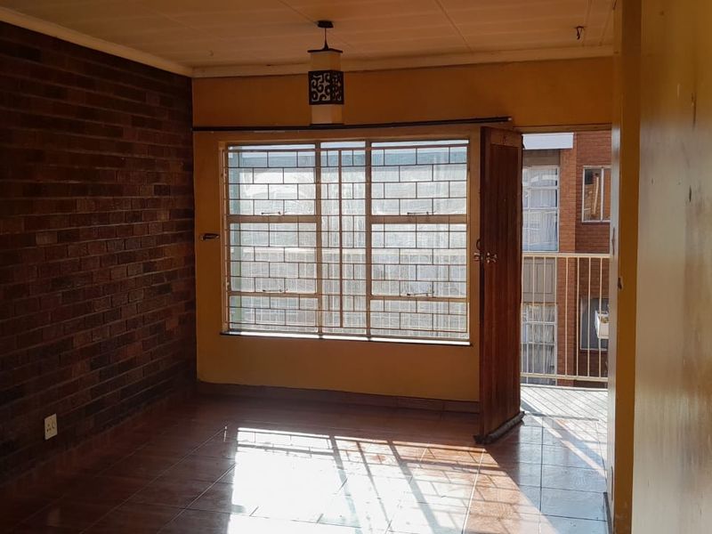 Neat Two-Bedroom Unit in Secure Greluc Place – Vereeniging CBD - Photo 5