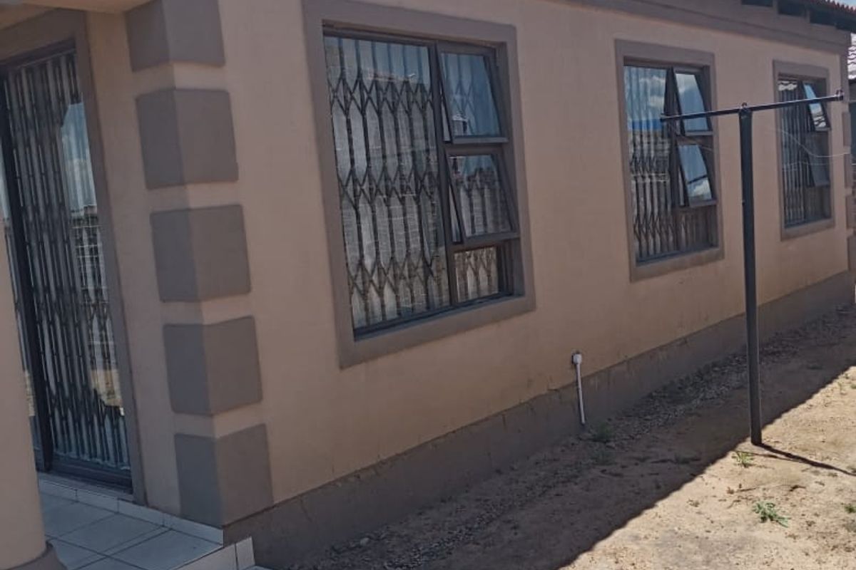 3 Bedroom Family Home in Miami Sands, Vanderbijlpark - Photo 2
