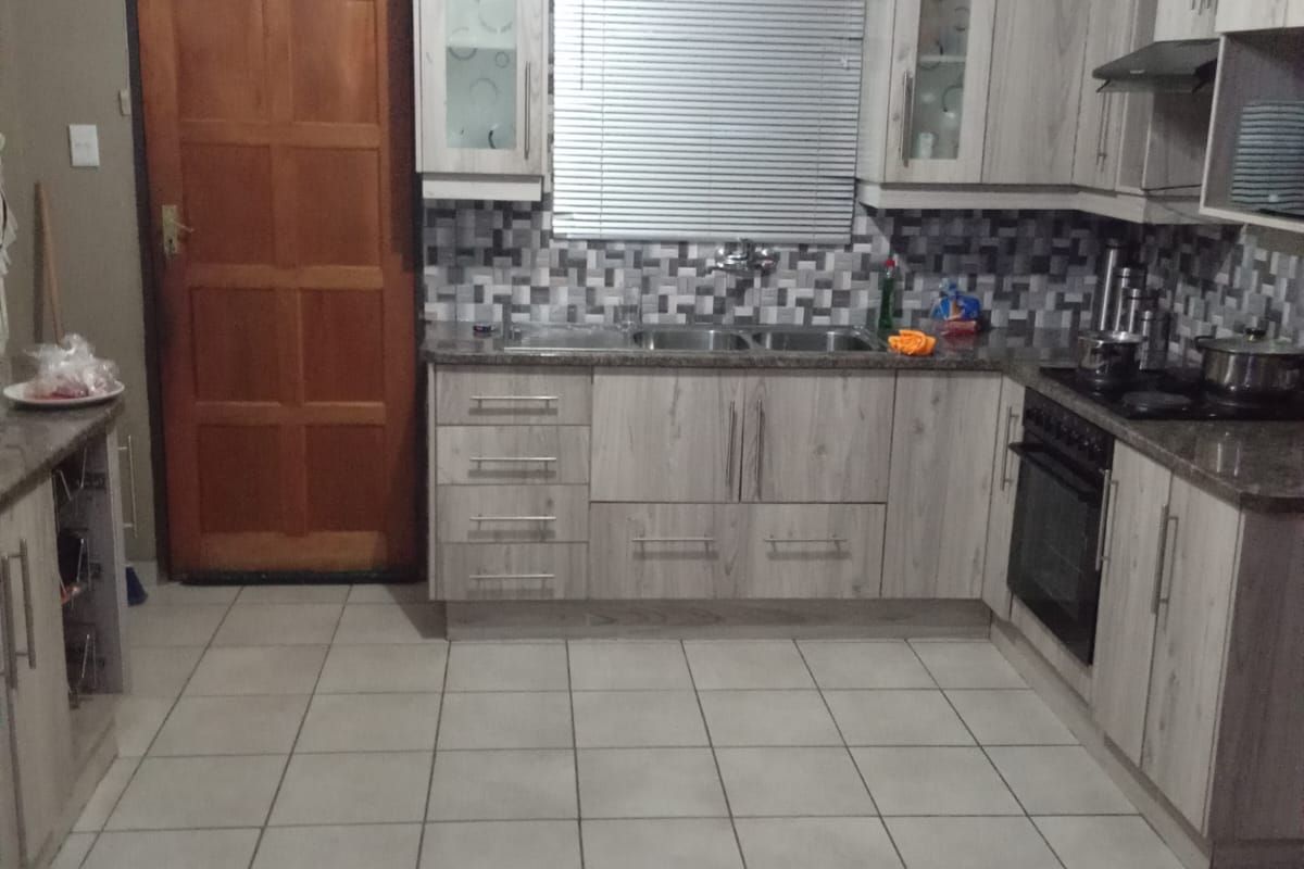 3 Bedroom Family Home in Miami Sands, Vanderbijlpark - Photo 5