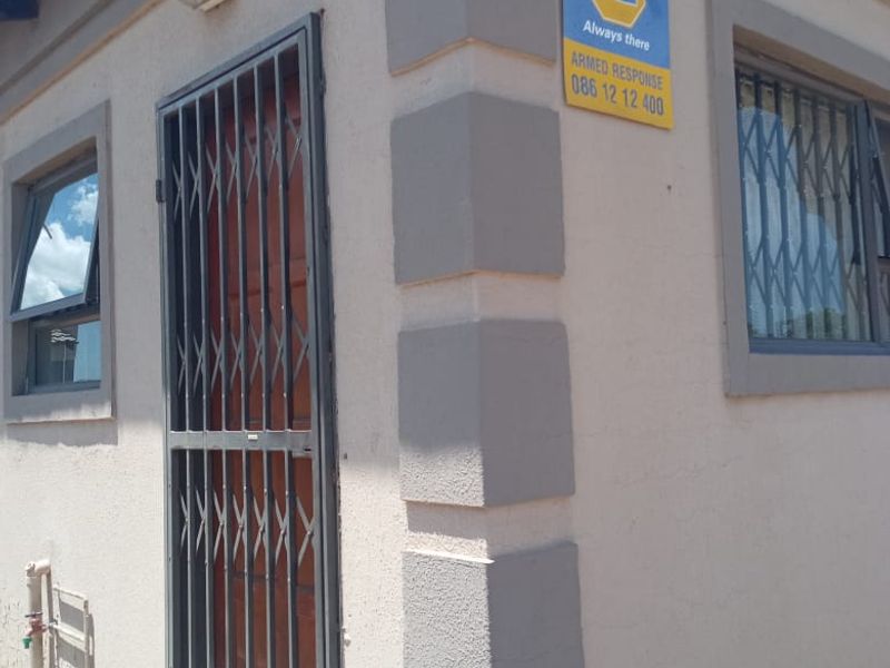 3 Bedroom Family Home in Miami Sands, Vanderbijlpark - Photo 1