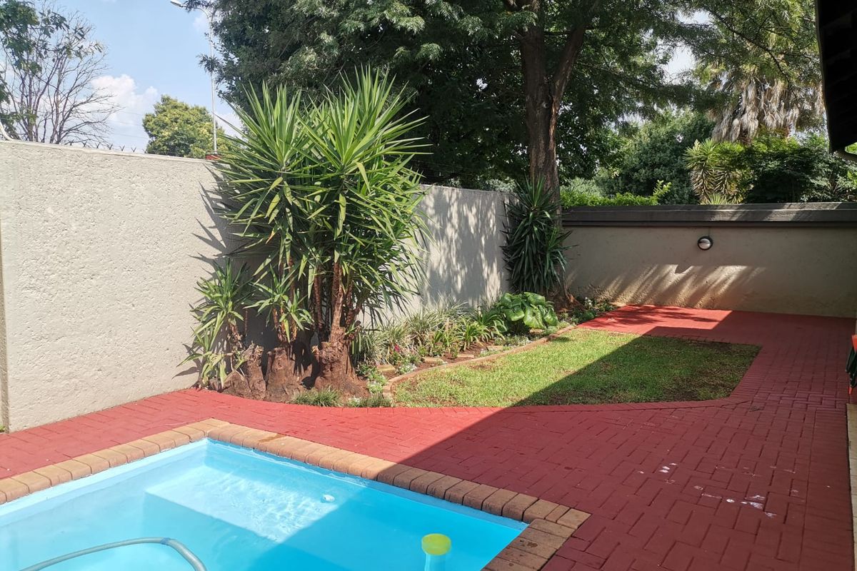 Beautiful Townhouse for Sale in SE3 – Prime Location - Photo 3