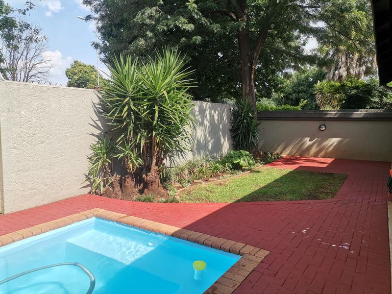 Beautiful Townhouse for Sale in SE3 – Prime Location - Photo 3