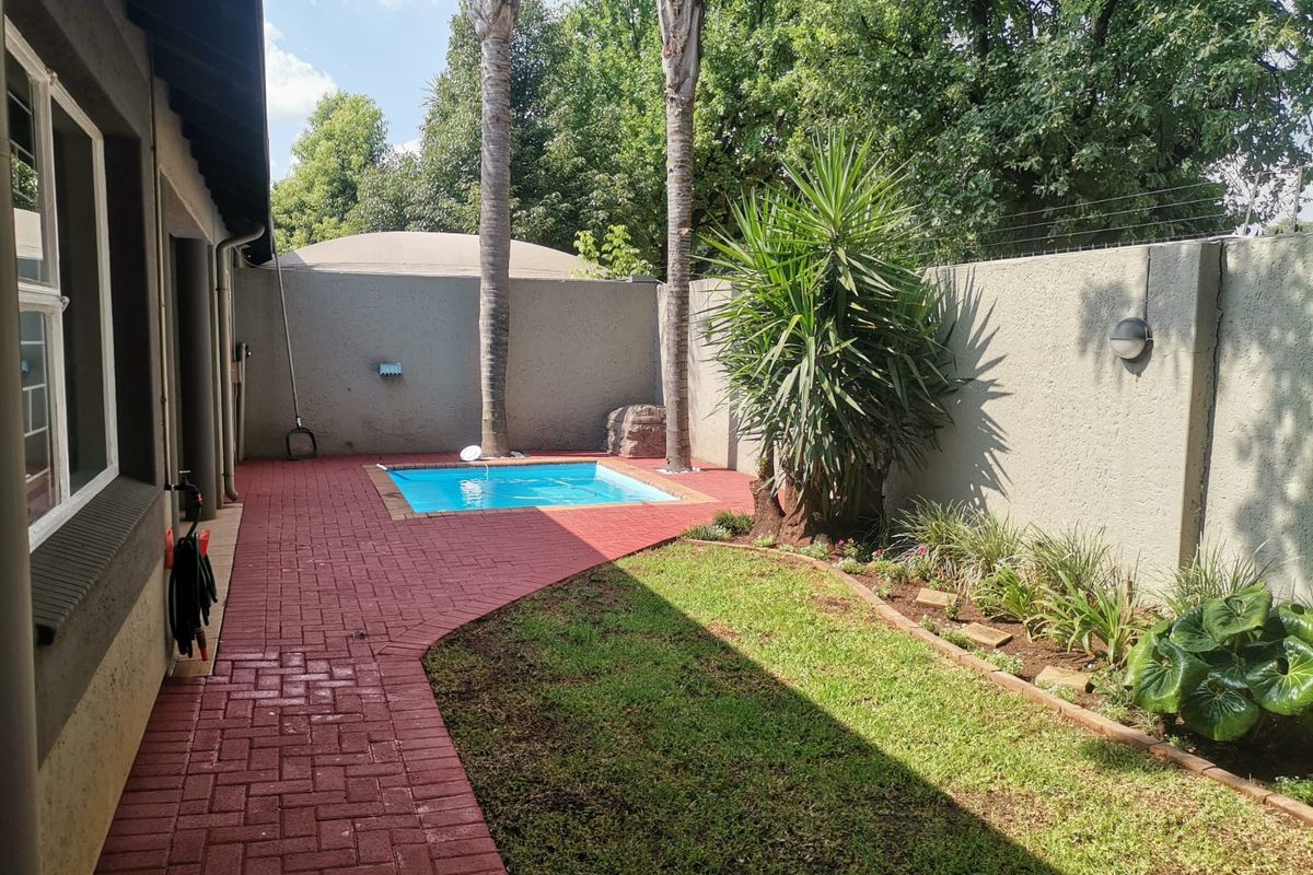 Beautiful Townhouse for Sale in SE3 – Prime Location - Photo 2