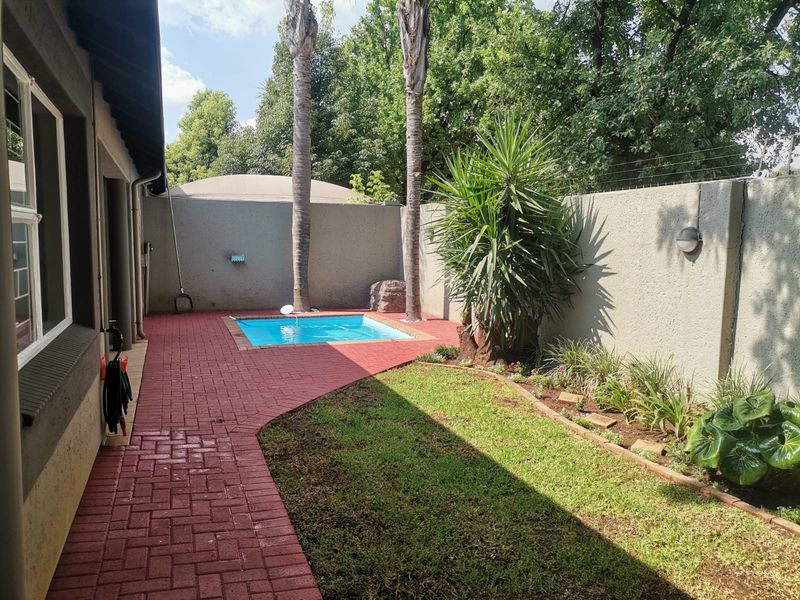 Beautiful Townhouse for Sale in SE3 – Prime Location - Photo 2