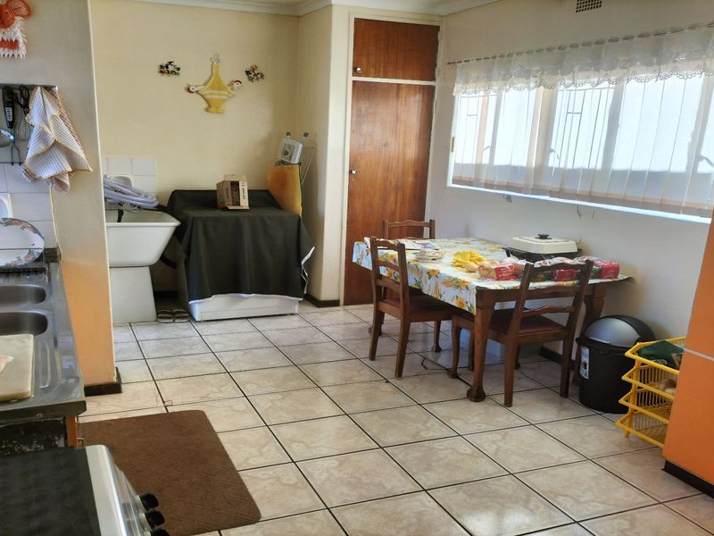 Well-Maintained Three-Bedroom Home with Gas Features and Secure Parking - Photo 6