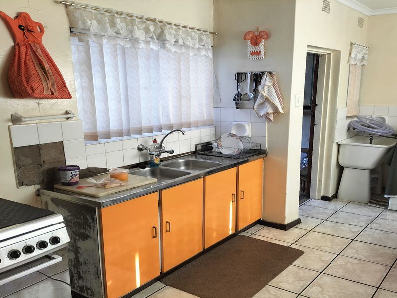 Well-Maintained Three-Bedroom Home with Gas Features and Secure Parking - Photo 8