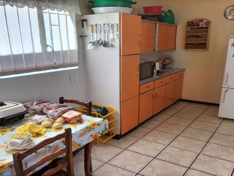 Well-Maintained Three-Bedroom Home with Gas Features and Secure Parking - Photo 7