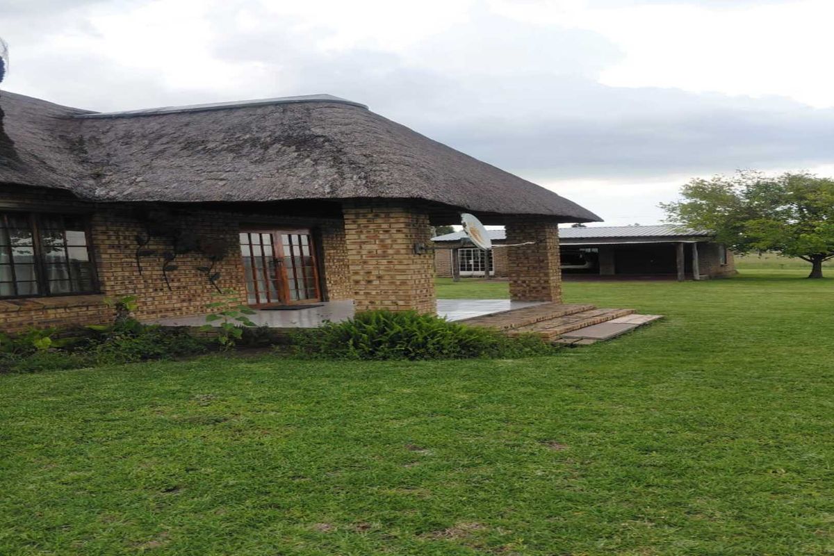 Modern 1-Bedroom Home Near the Dam with Double Garage – Ideal for Retirement Living - Photo 3