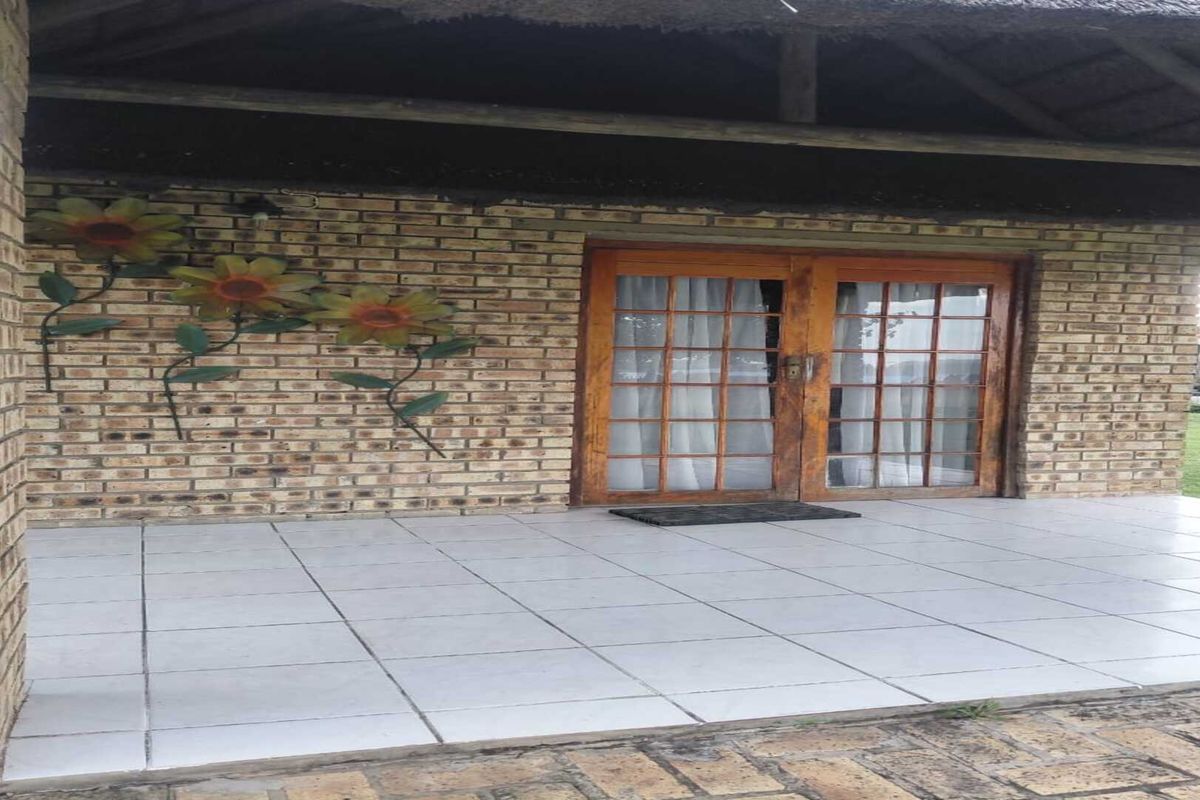 Modern 1-Bedroom Home Near the Dam with Double Garage – Ideal for Retirement Living - Photo 4