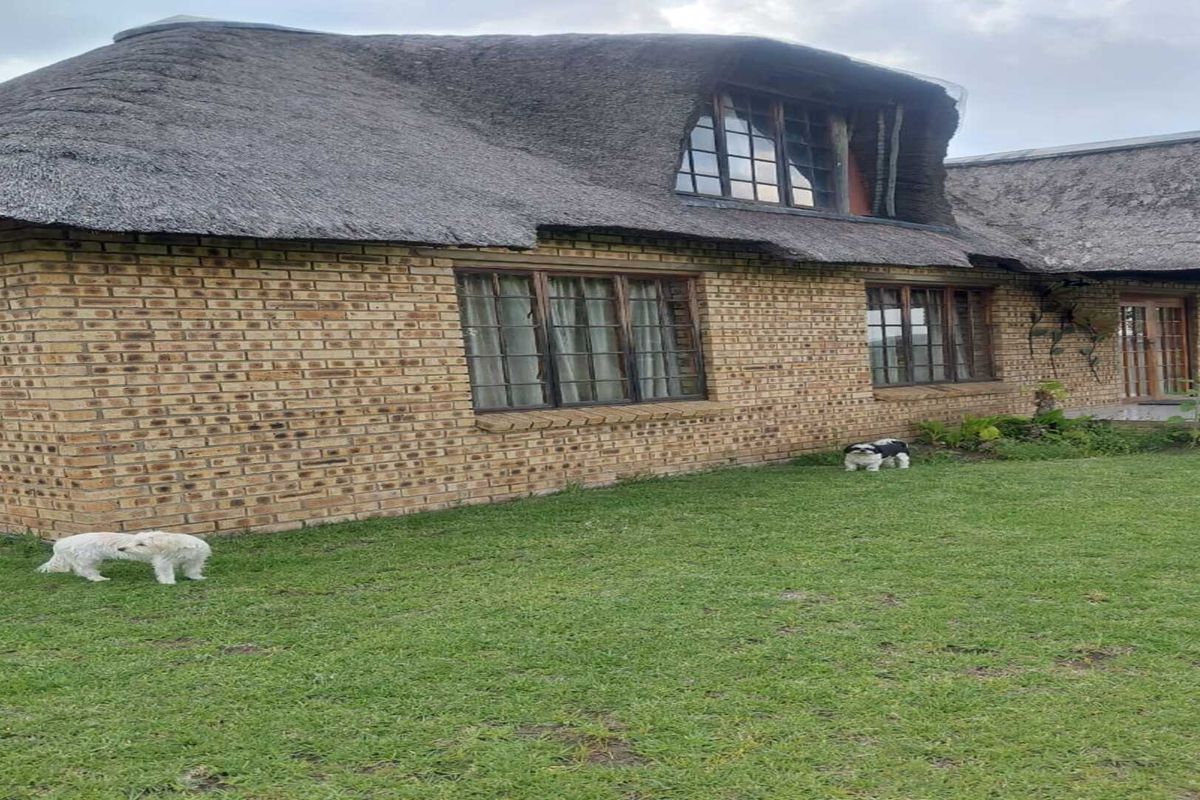 Modern 1-Bedroom Home Near the Dam with Double Garage – Ideal for Retirement Living - Photo 2