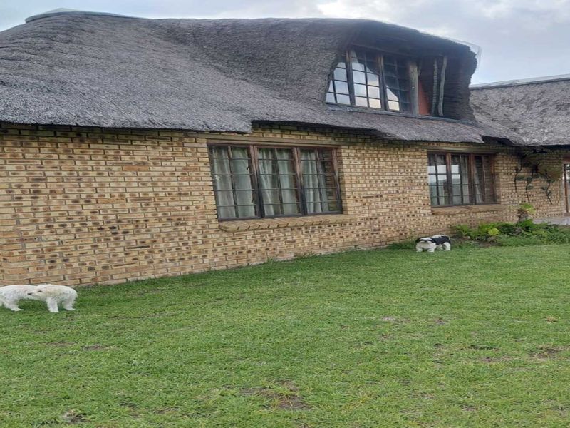 Modern 1-Bedroom Home Near the Dam with Double Garage – Ideal for Retirement Living - Photo 2